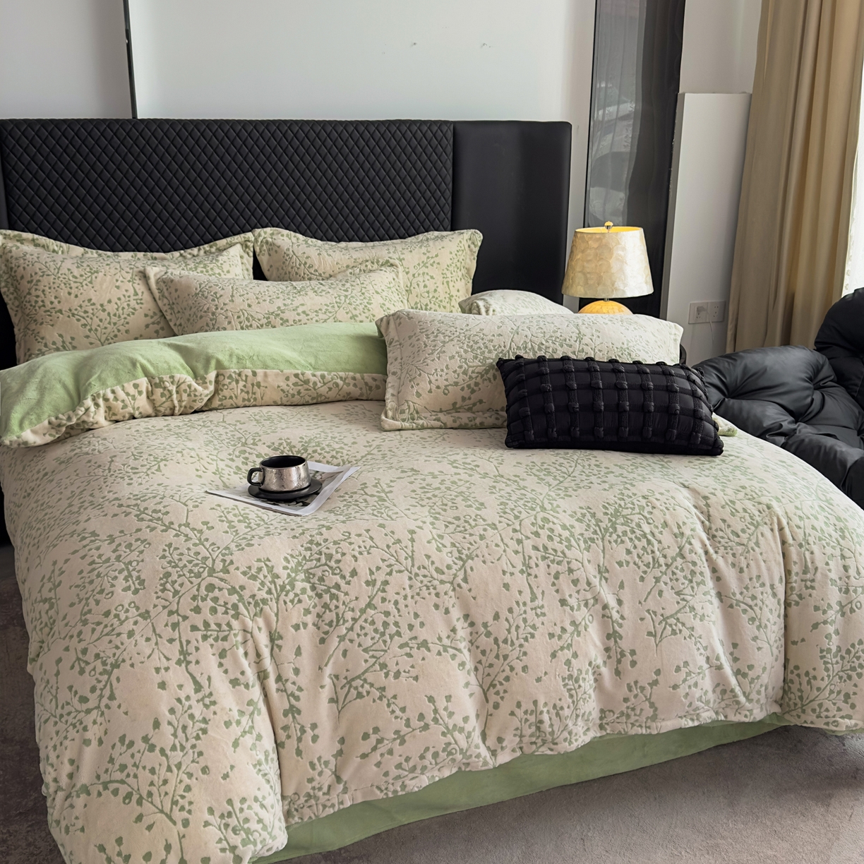 91家纺网 家纺一手货源 找家纺 金昱纺 2025新款高克重牛奶绒立体烂花四件套 秋景-绿