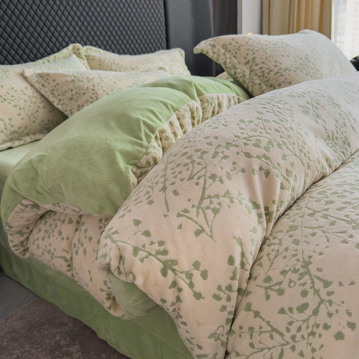 91家纺网 家纺一手货源 找家纺 金昱纺 2025新款高克重牛奶绒立体烂花四件套 秋景-绿