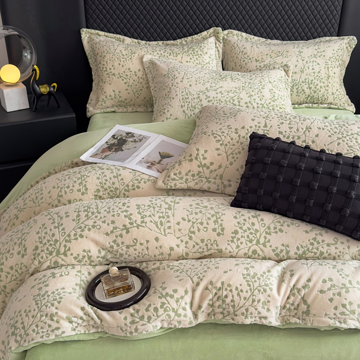 91家纺网 家纺一手货源 找家纺 金昱纺 2025新款高克重牛奶绒立体烂花四件套 秋景-绿