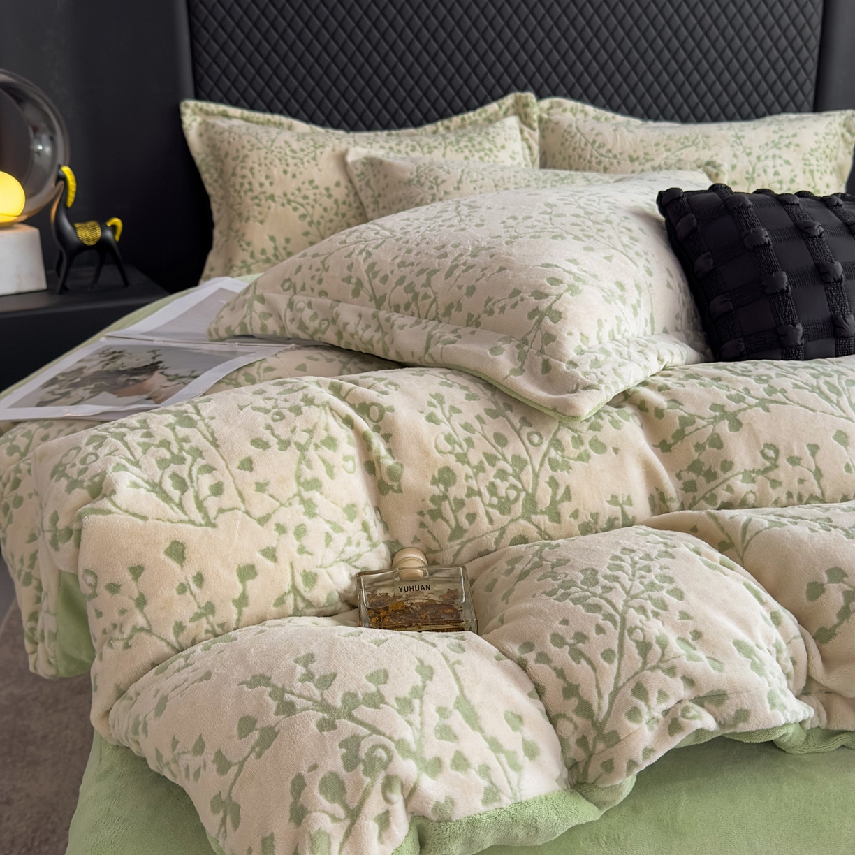 91家纺网 家纺一手货源 找家纺 金昱纺 2025新款高克重牛奶绒立体烂花四件套 秋景-绿