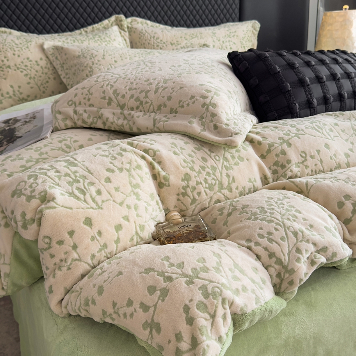 91家纺网 家纺一手货源 找家纺 金昱纺 2025新款高克重牛奶绒立体烂花四件套 秋景-绿