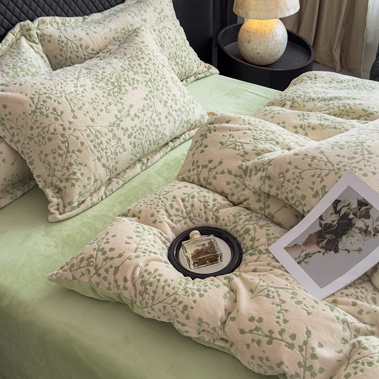 91家纺网 家纺一手货源 找家纺 金昱纺 2025新款高克重牛奶绒立体烂花四件套 秋景-绿