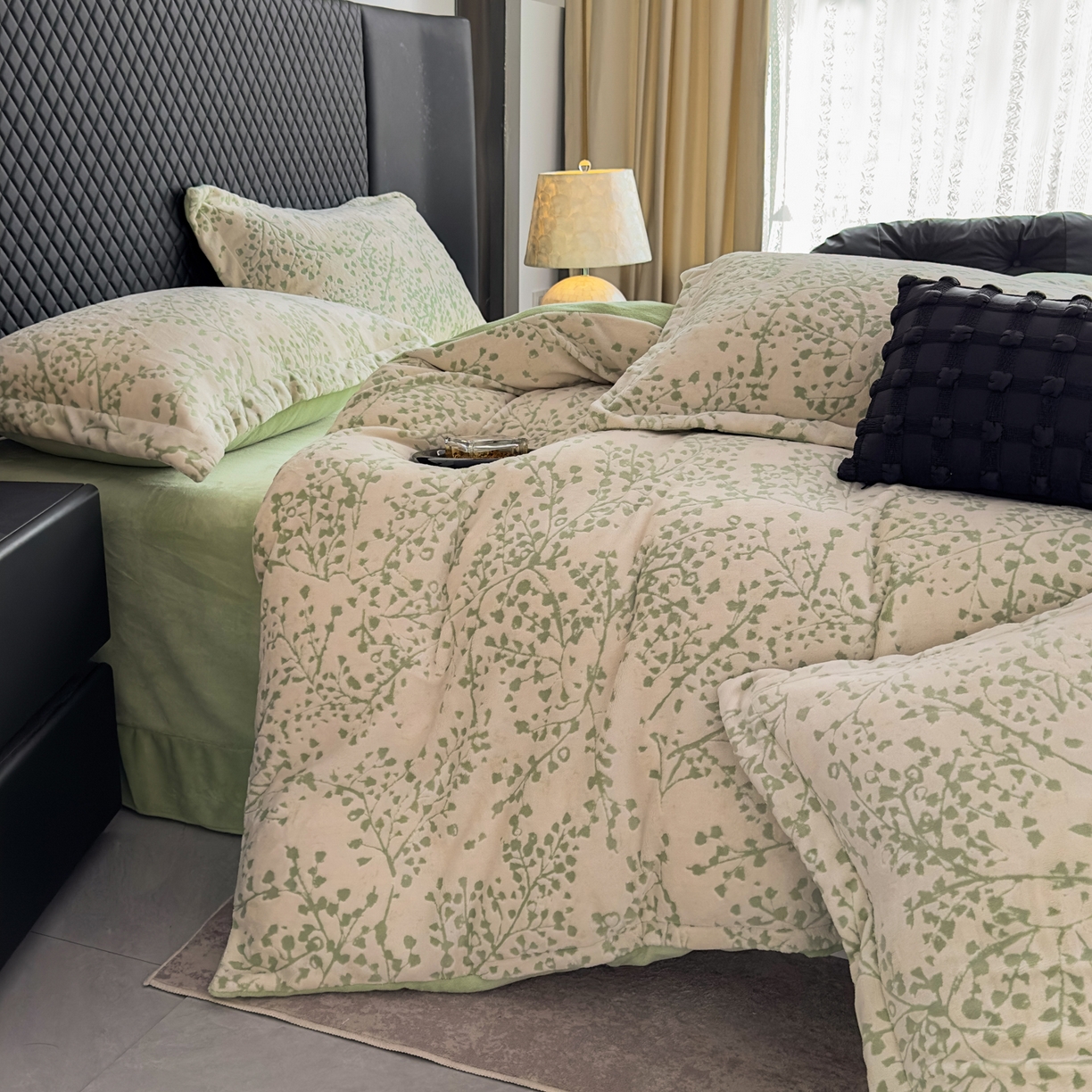 91家纺网 家纺一手货源 找家纺 金昱纺 2025新款高克重牛奶绒立体烂花四件套 秋景-绿