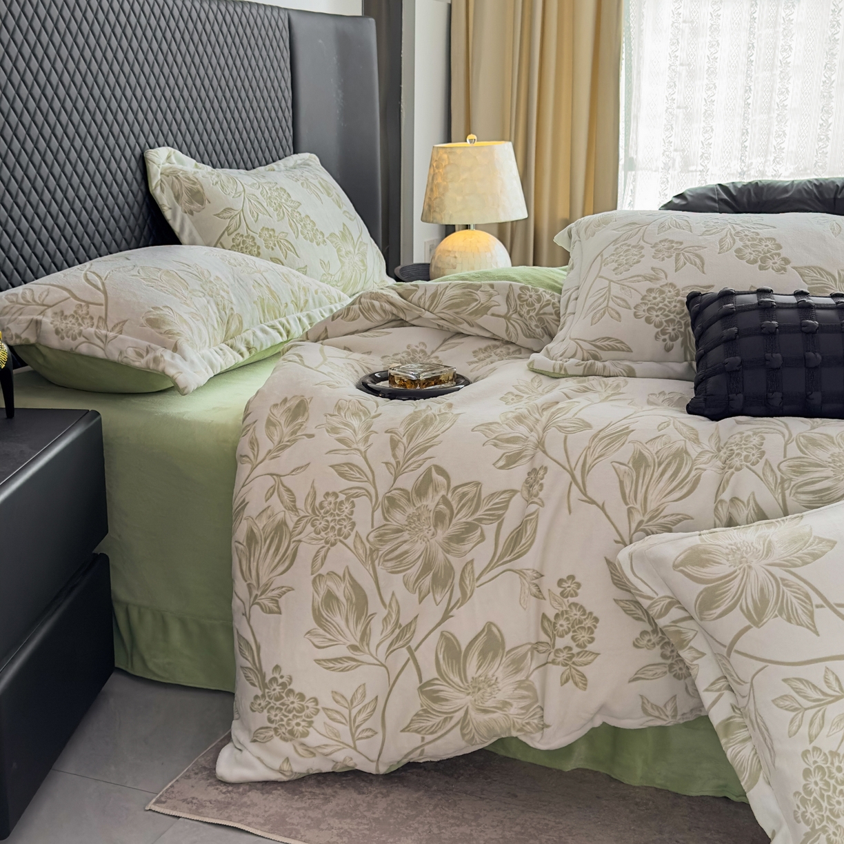 91家纺网 家纺一手货源 找家纺 金昱纺 2025新款高克重牛奶绒立体烂花四件套 秋雨花恋-绿