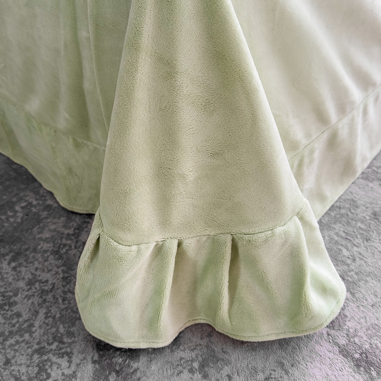 91家纺网 家纺一手货源 找家纺 金昱纺 2025新款高克重牛奶绒立体烂花四件套 秋雨花恋-绿