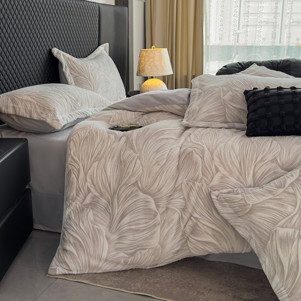 91家纺网 家纺一手货源 找家纺 金昱纺 2025新款高克重牛奶绒立体烂花四件套 叶叶私语-灰