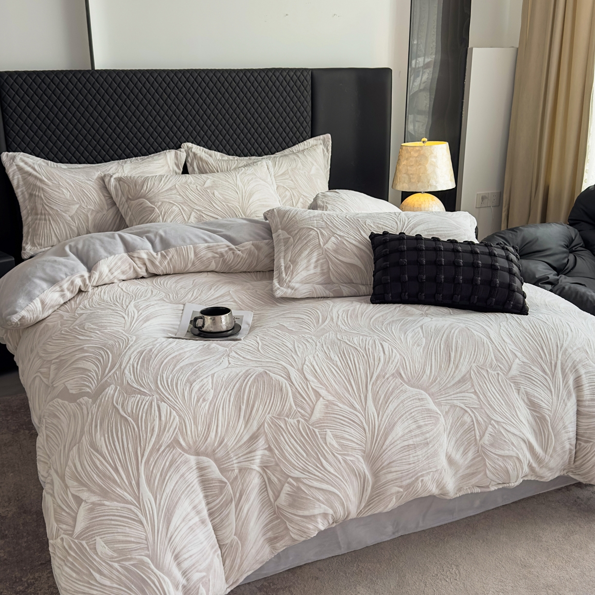 91家纺网 家纺一手货源 找家纺 金昱纺 2025新款高克重牛奶绒立体烂花四件套 叶叶私语-灰