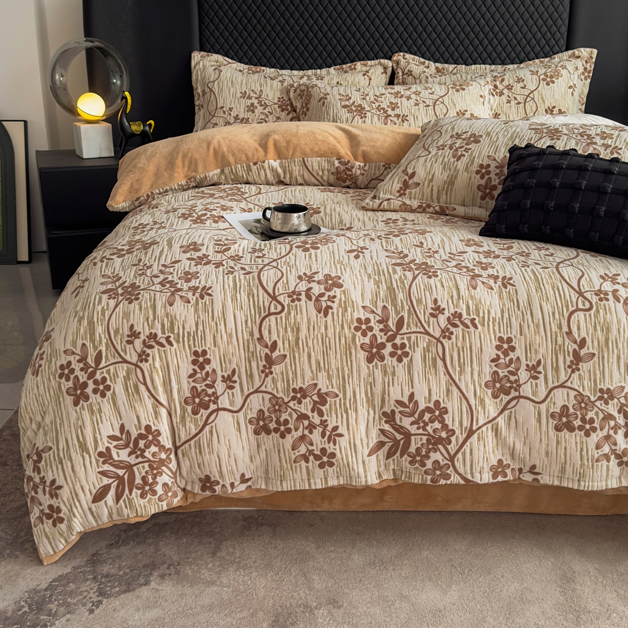 91家纺网 家纺一手货源 找家纺 金昱纺 2025新款高克重牛奶绒立体烂花四件套 叶语悠然-咖