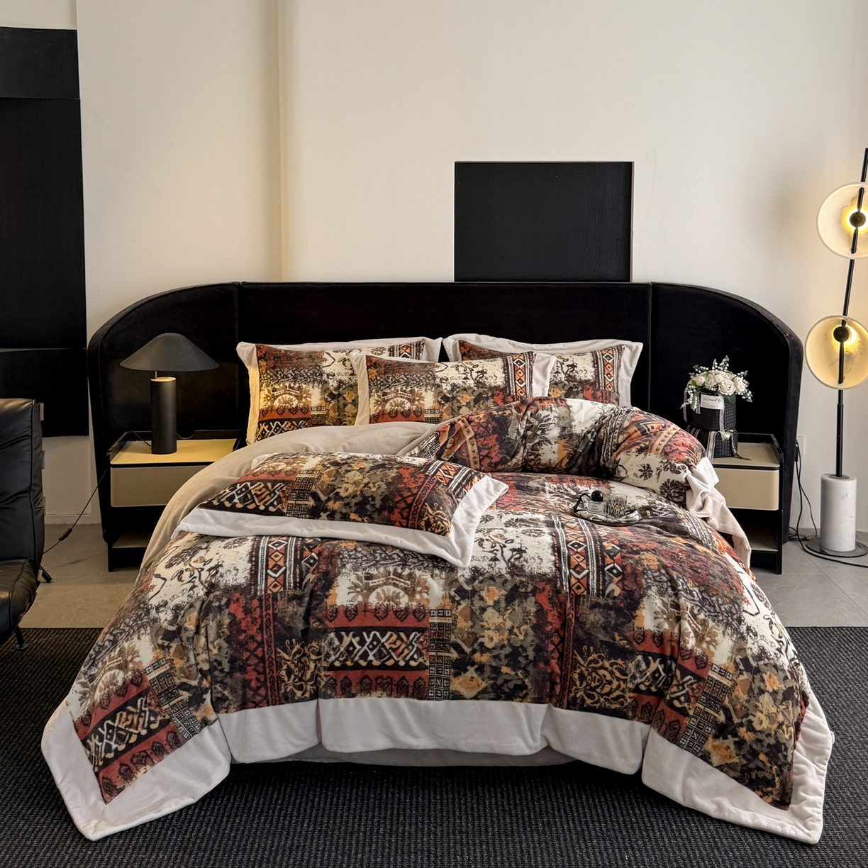 91家纺网 家纺一手货源 找家纺 花漾家居 2025新款轻奢复古格条民族宽边牛奶绒四件套 风情