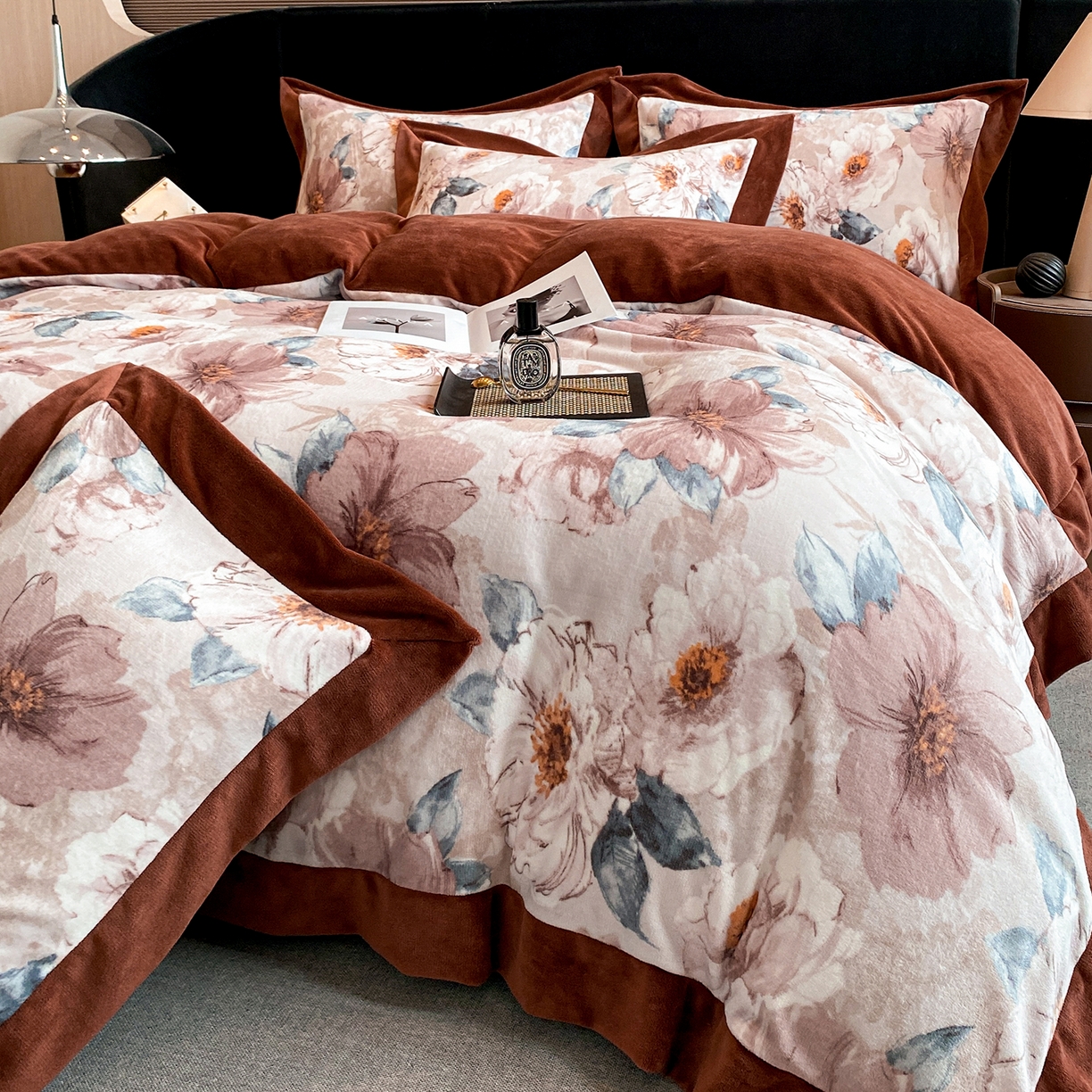 花漾家居 2025新款轻奢复古格条民族宽边牛奶绒四件套 蝶恋花