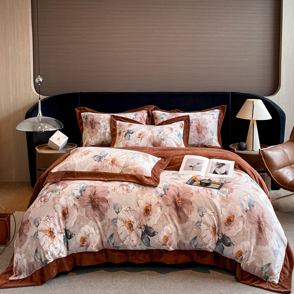 91家纺网 家纺一手货源 找家纺 花漾家居 2025新款轻奢复古格条民族宽边牛奶绒四件套 蝶恋花