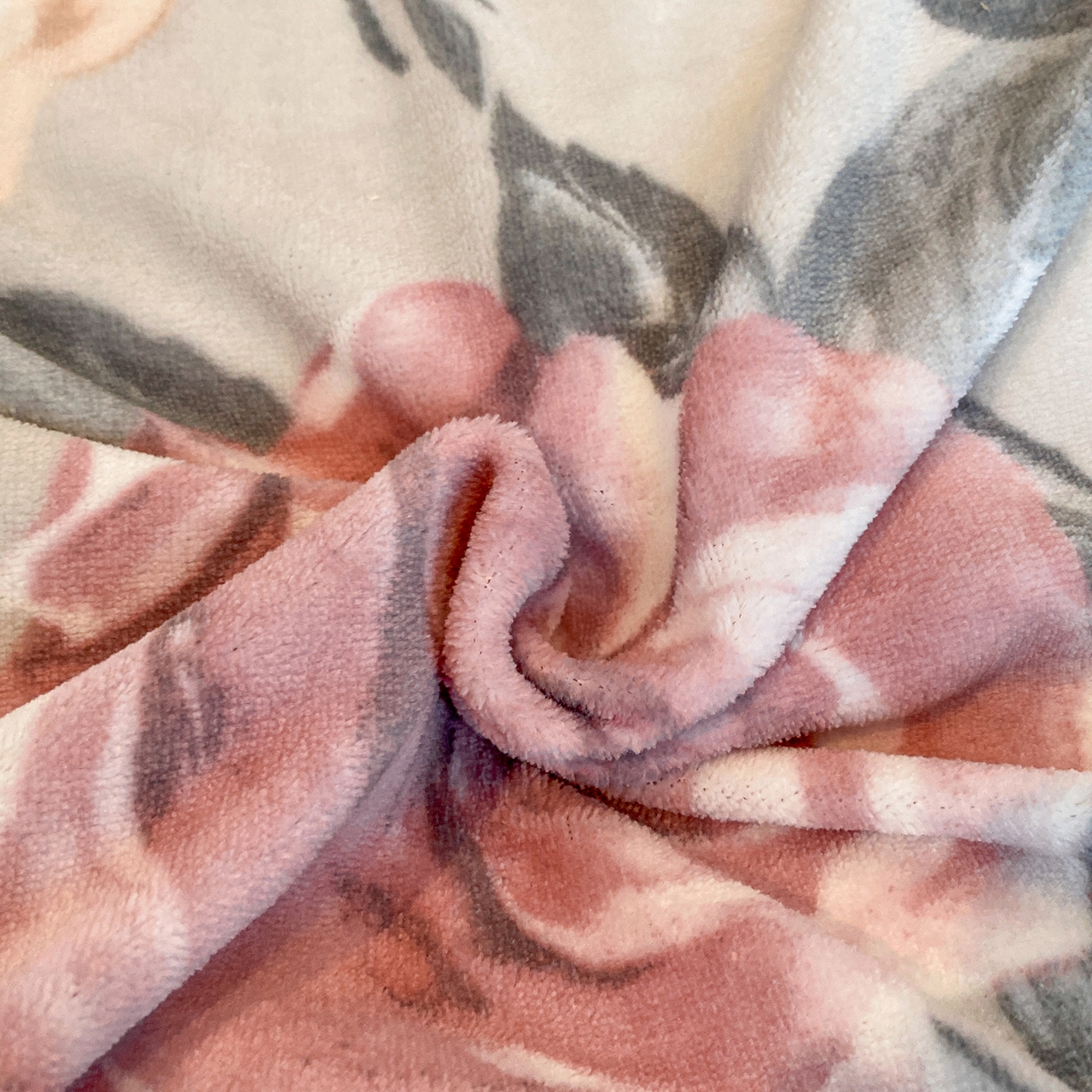 91家纺网 家纺一手货源 找家纺 花漾家居 2025新款轻奢复古格条民族宽边牛奶绒四件套 满庭芳