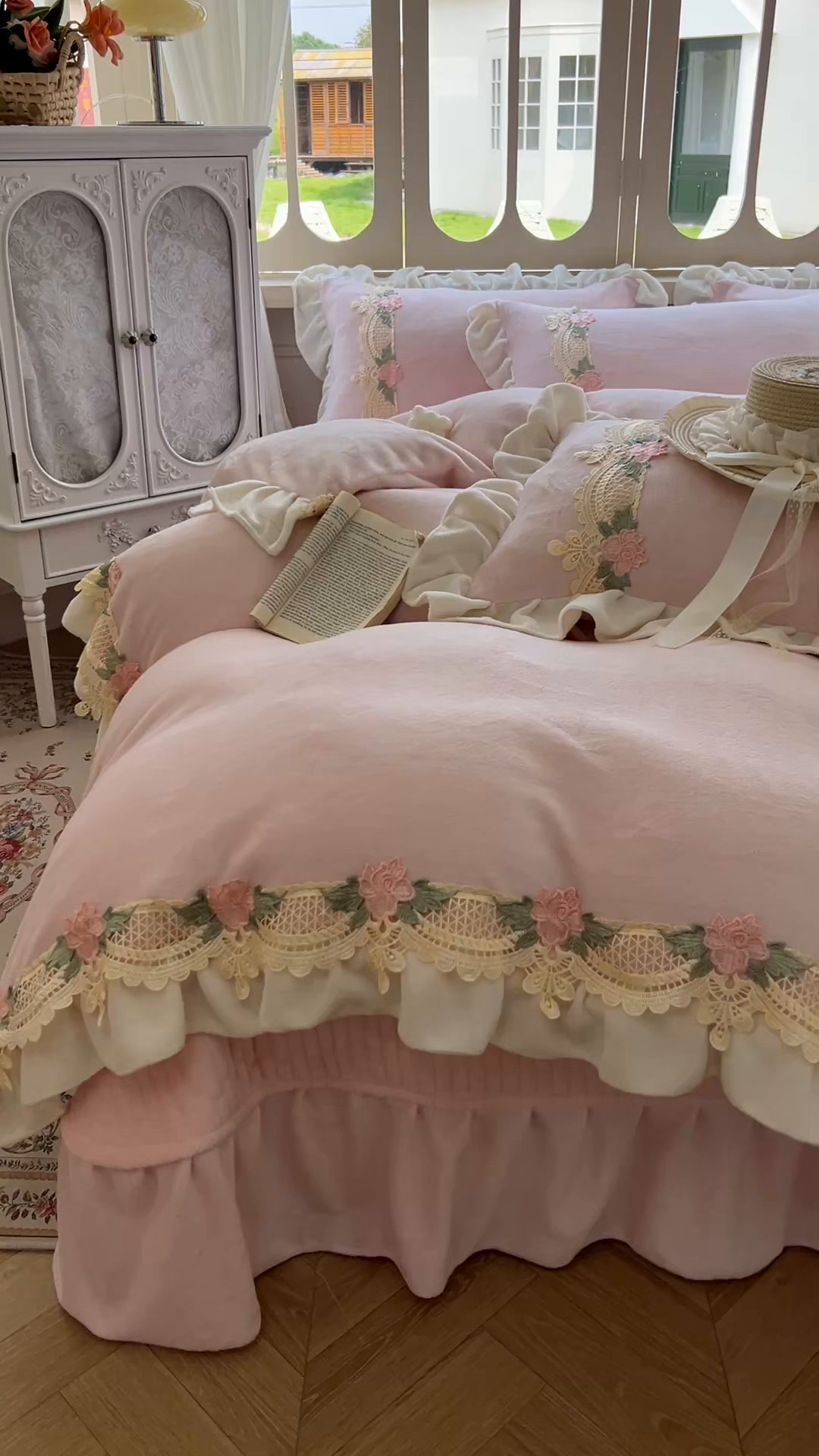 91家纺网 家纺一手货源 找家纺 （总）富米莱（原臻工厂） 2025新款热款高克重牛奶绒韩版公主风花边床盖床单四件套-泡芙