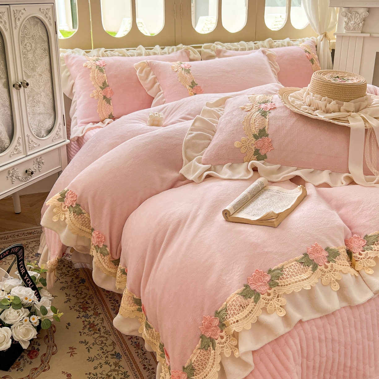 91家纺网 家纺一手货源 找家纺 （总）富米莱（原臻工厂） 2025新款热款高克重牛奶绒韩版公主风花边床盖床单四件套-泡芙