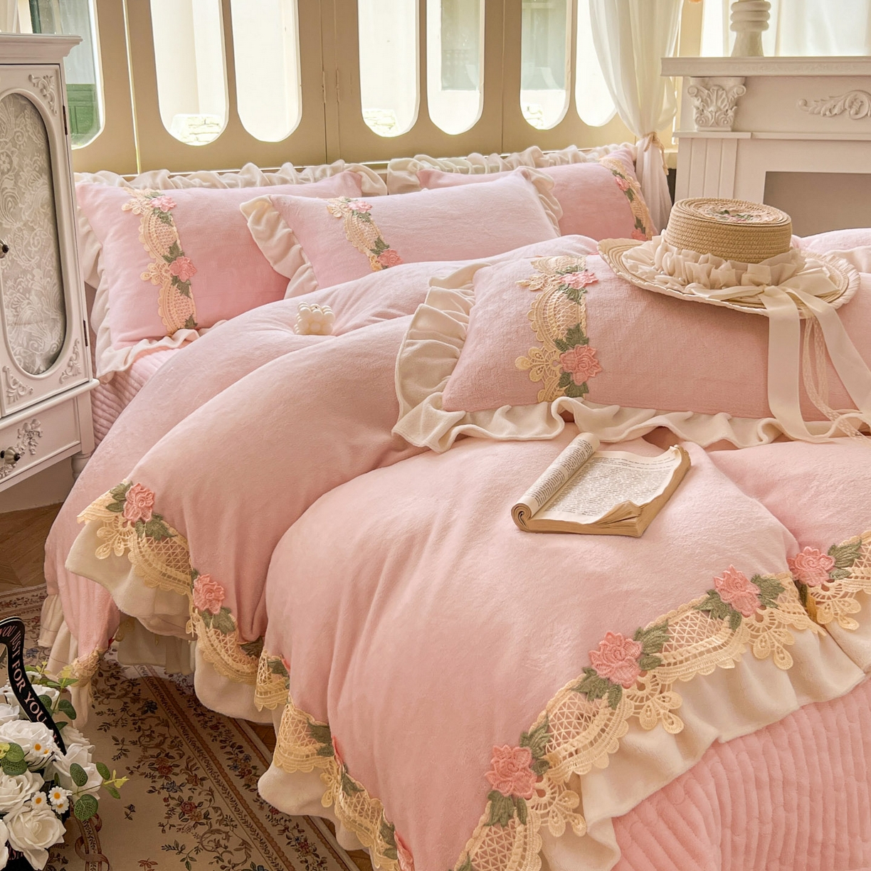 91家纺网 家纺一手货源 找家纺 （总）富米莱（原臻工厂） 2025新款热款高克重牛奶绒韩版公主风花边床盖床单四件套-泡芙