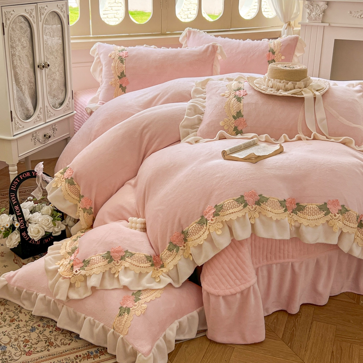 91家纺网 家纺一手货源 找家纺 （总）富米莱（原臻工厂） 2025新款热款高克重牛奶绒韩版公主风花边床盖床单四件套-泡芙