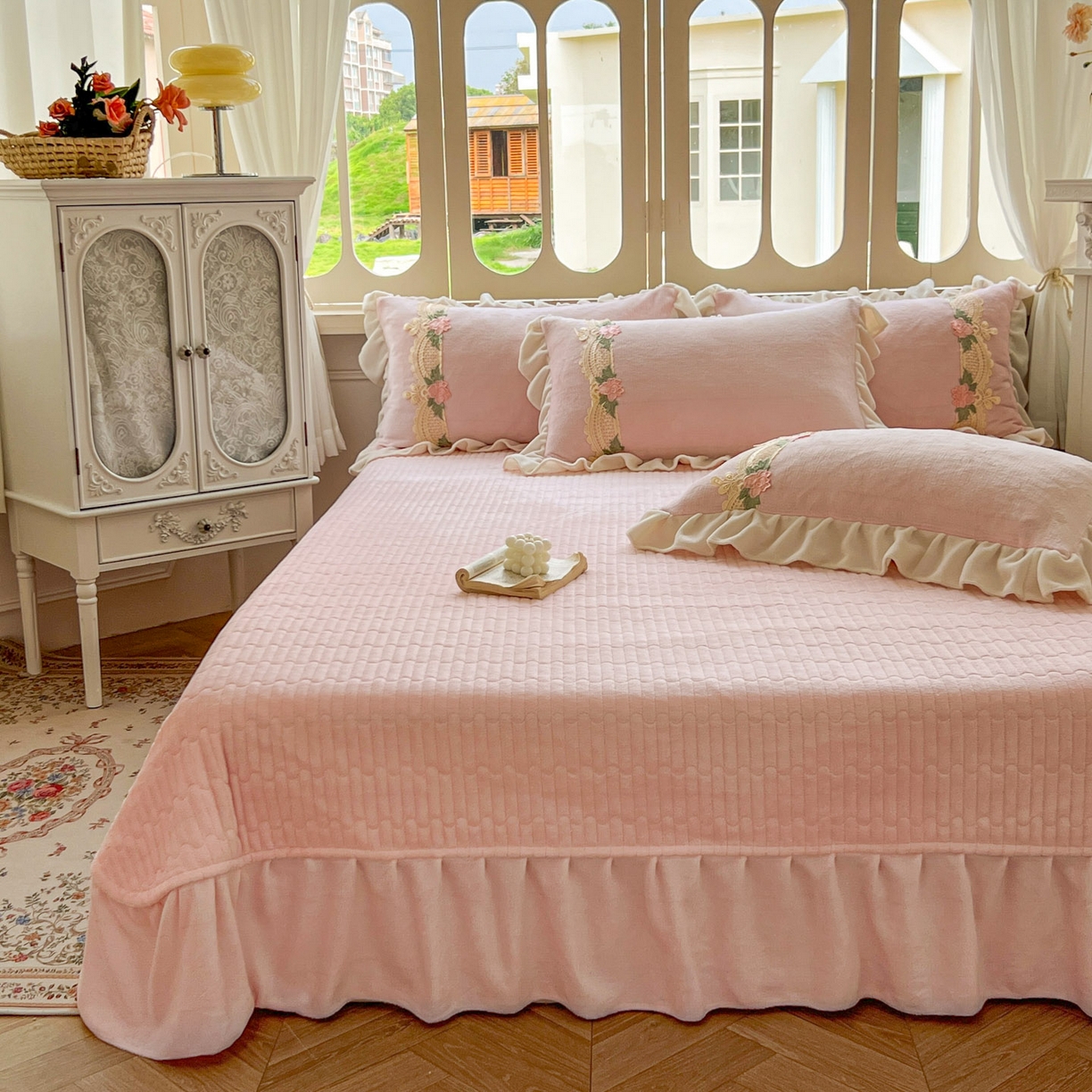 91家纺网 家纺一手货源 找家纺 （总）富米莱（原臻工厂） 2025新款热款高克重牛奶绒韩版公主风花边床盖床单四件套-泡芙