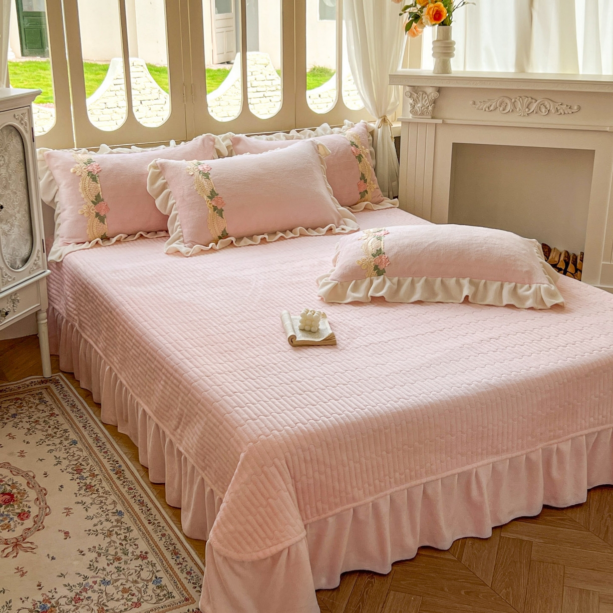 91家纺网 家纺一手货源 找家纺 （总）富米莱（原臻工厂） 2025新款热款高克重牛奶绒韩版公主风花边床盖床单四件套-泡芙