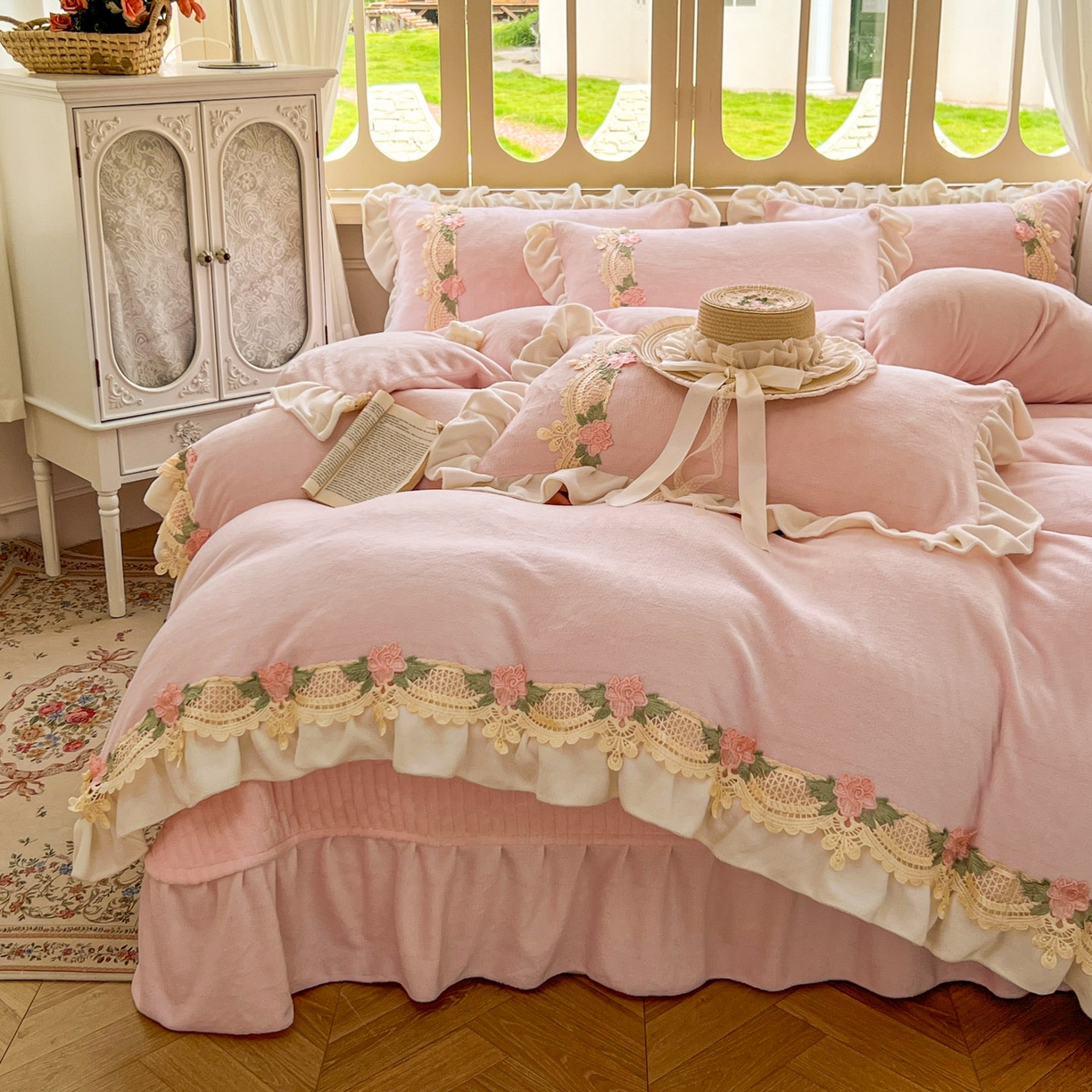 91家纺网 家纺一手货源 找家纺 （总）富米莱（原臻工厂） 2025新款热款高克重牛奶绒韩版公主风花边床盖床单四件套-泡芙