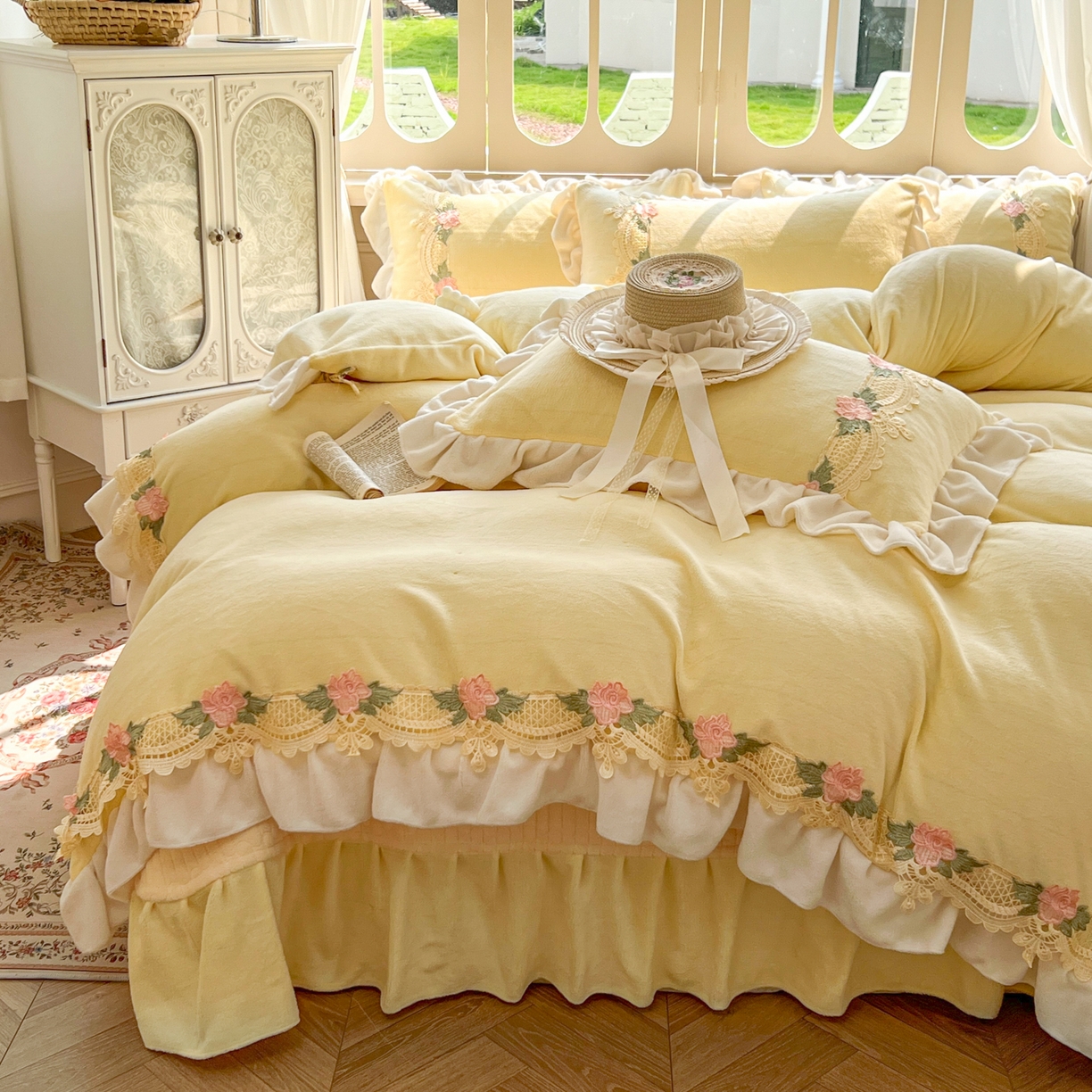 91家纺网 家纺一手货源 找家纺 （总）富米莱（原臻工厂） 2025新款热款高克重牛奶绒韩版公主风花边床盖床单四件套-泡芙