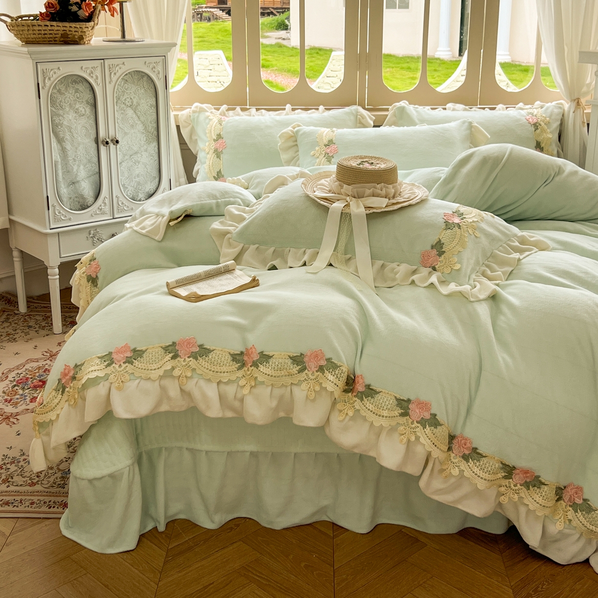 91家纺网 家纺一手货源 找家纺 （总）富米莱（原臻工厂） 2025新款热款高克重牛奶绒韩版公主风花边床盖床单四件套-泡芙