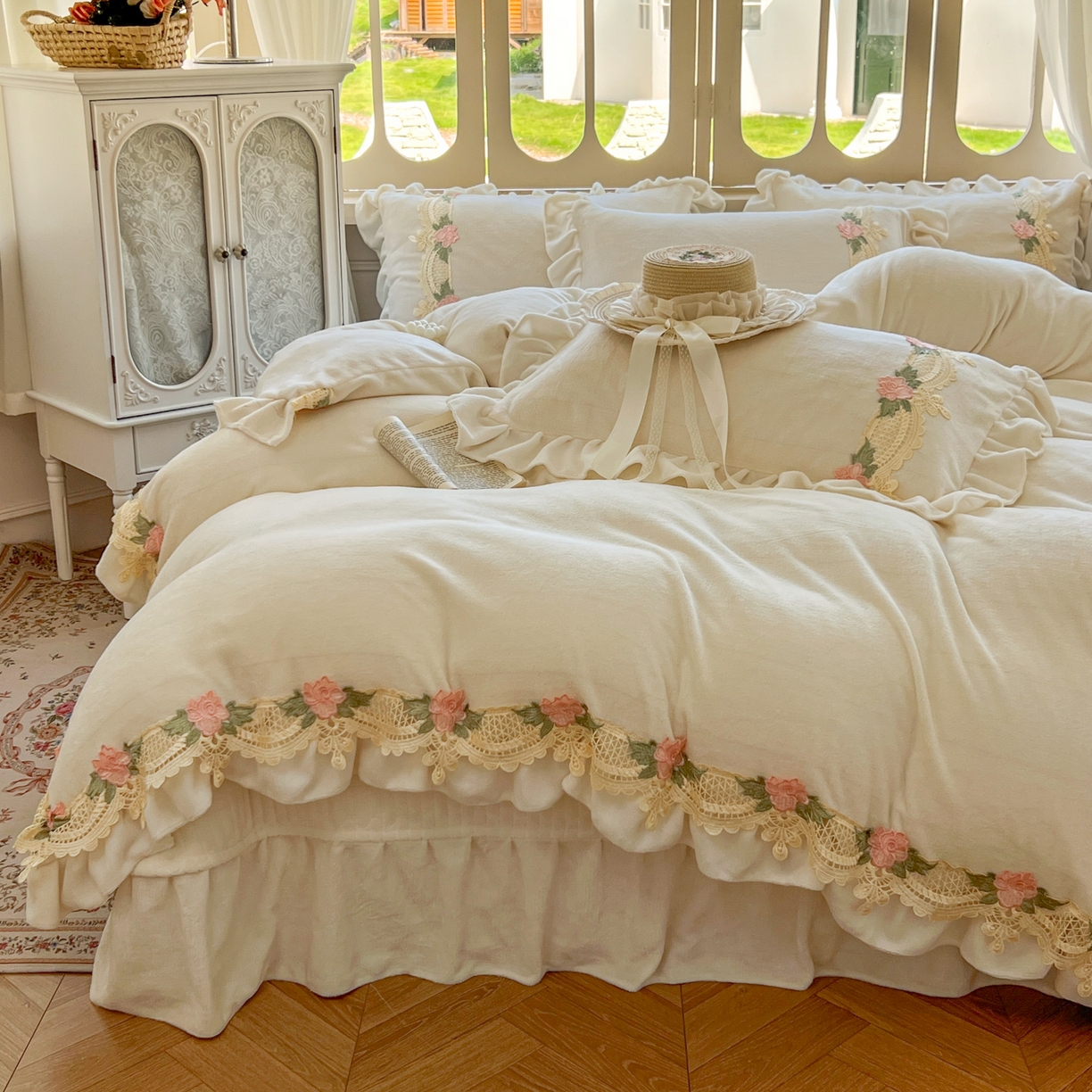 91家纺网 家纺一手货源 找家纺 （总）富米莱（原臻工厂） 2025新款热款高克重牛奶绒韩版公主风花边床盖床单四件套-泡芙