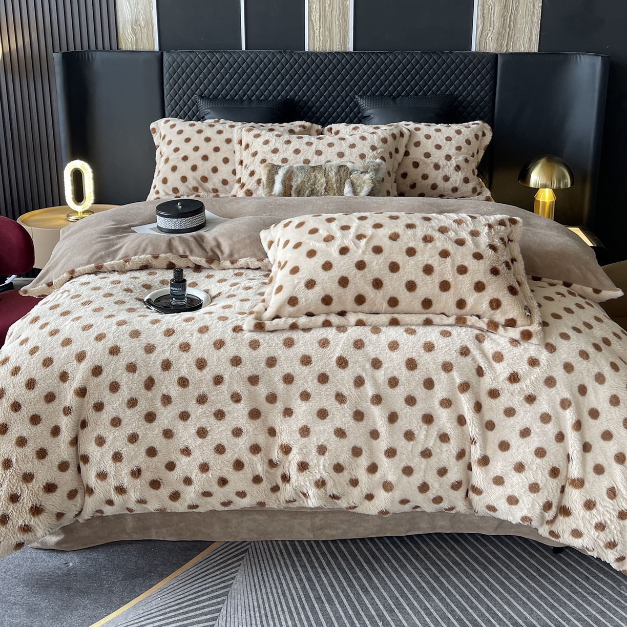 91家纺网 家纺一手货源 找家纺 奈萝家纺 2025新款秋冬加厚皮草级兔绒牛奶绒四件套 圆点咖