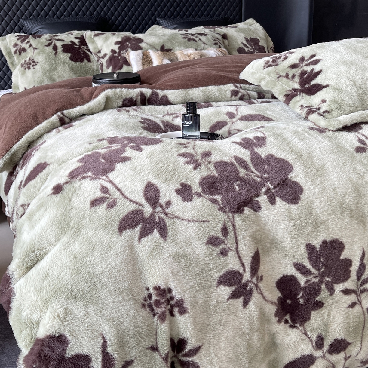 91家纺网 家纺一手货源 找家纺 奈萝家纺 2025新款秋冬加厚皮草级兔绒牛奶绒四件套 贝莉