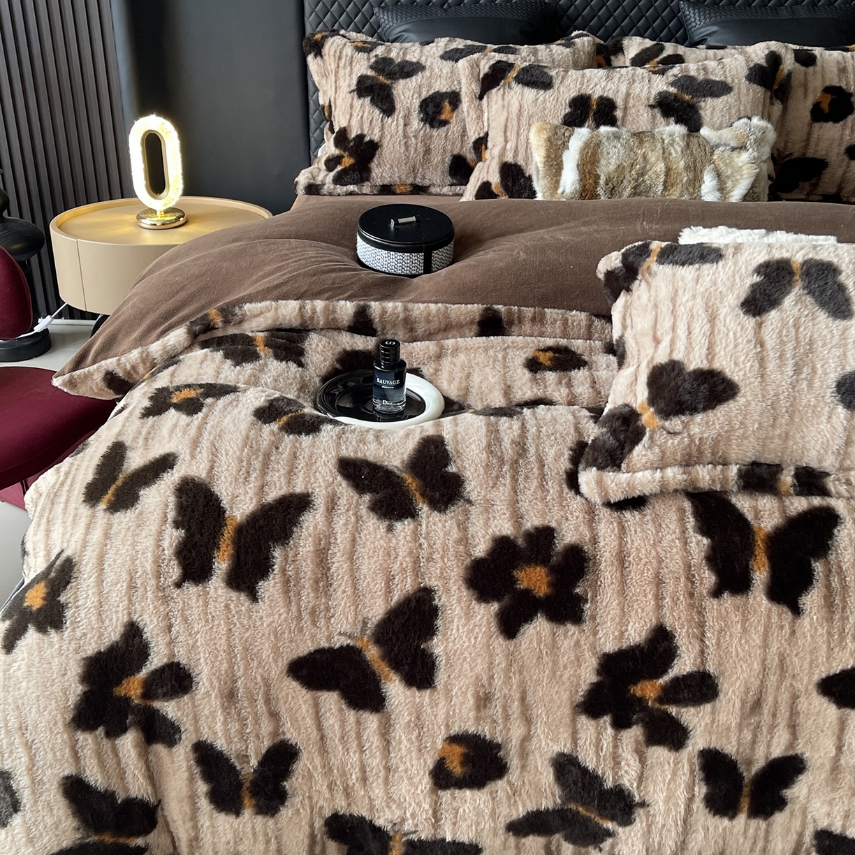 91家纺网 家纺一手货源 找家纺 奈萝家纺 2025新款秋冬加厚皮草级兔绒牛奶绒四件套 蹀愫