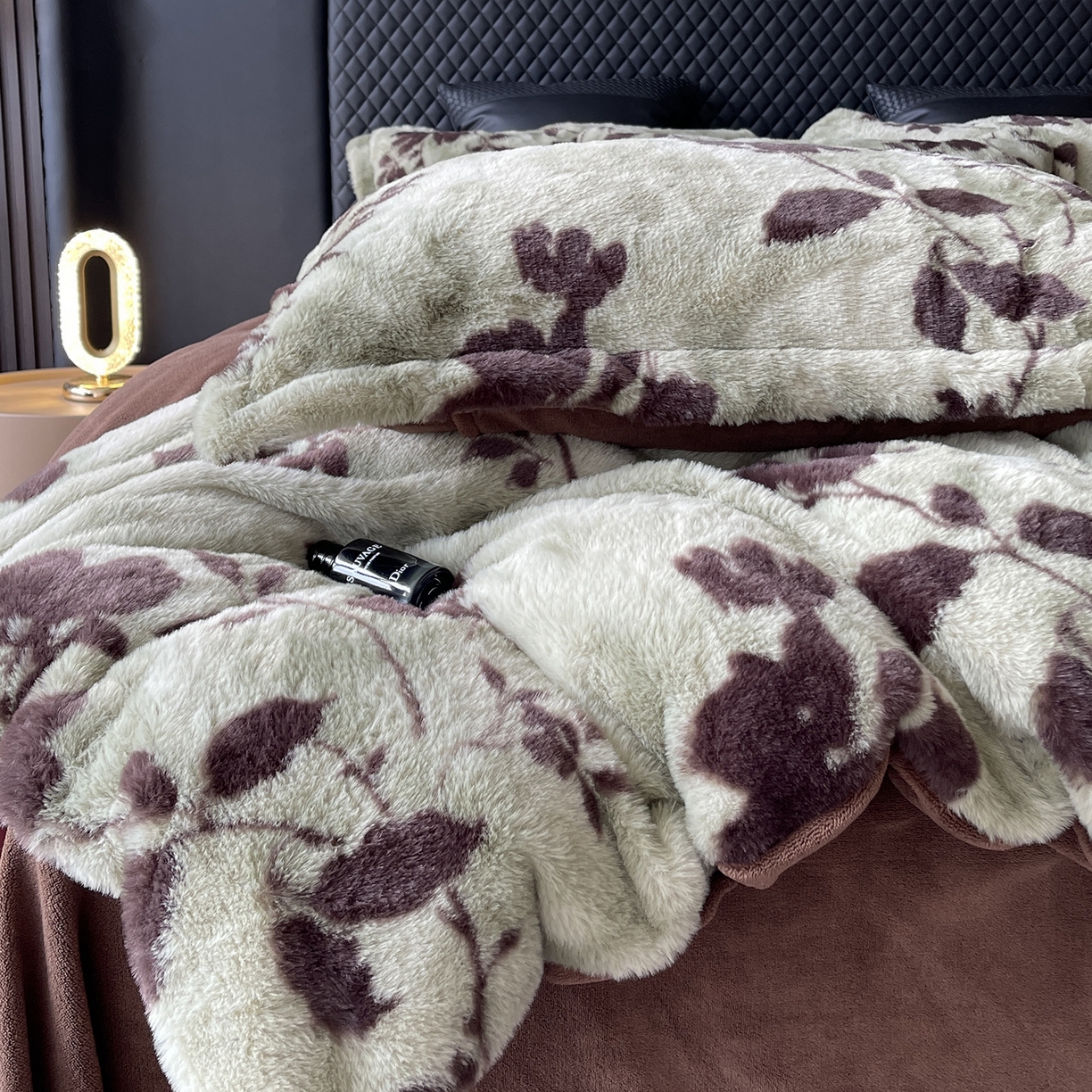 91家纺网 家纺一手货源 找家纺 奈萝家纺 2025新款秋冬加厚皮草级兔绒牛奶绒四件套 贝莉