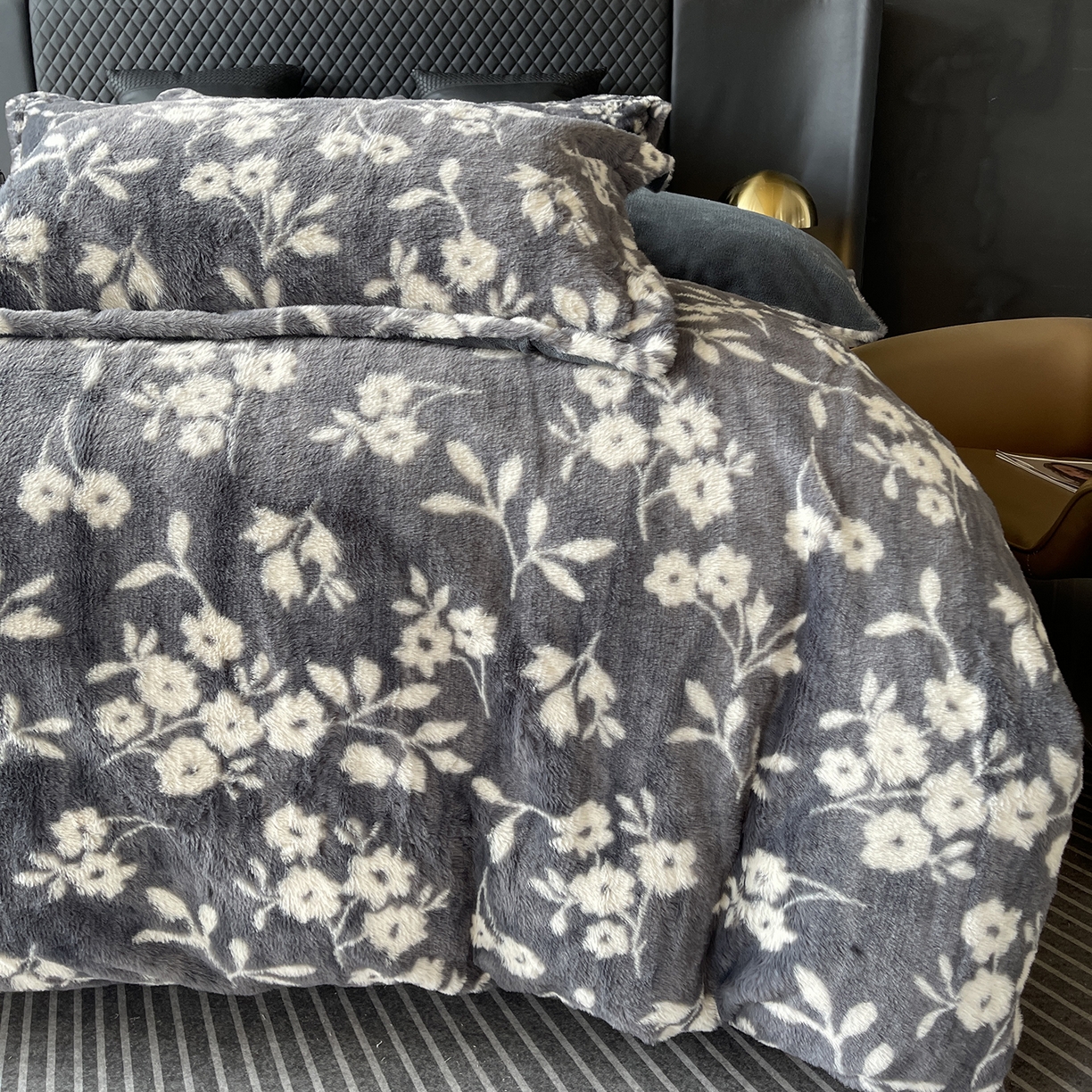 91家纺网 家纺一手货源 找家纺 （总）奈萝家纺 2025新款秋冬加厚皮草级兔绒牛奶绒四件套