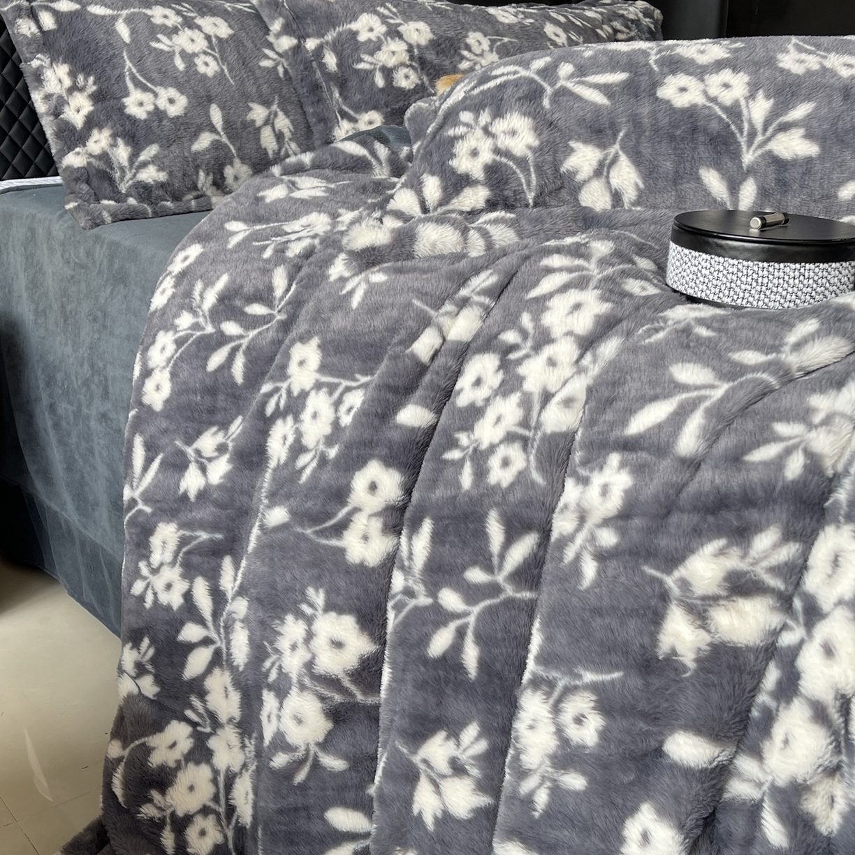 91家纺网 家纺一手货源 找家纺 奈萝家纺 2025新款秋冬加厚皮草级兔绒牛奶绒四件套 菲比