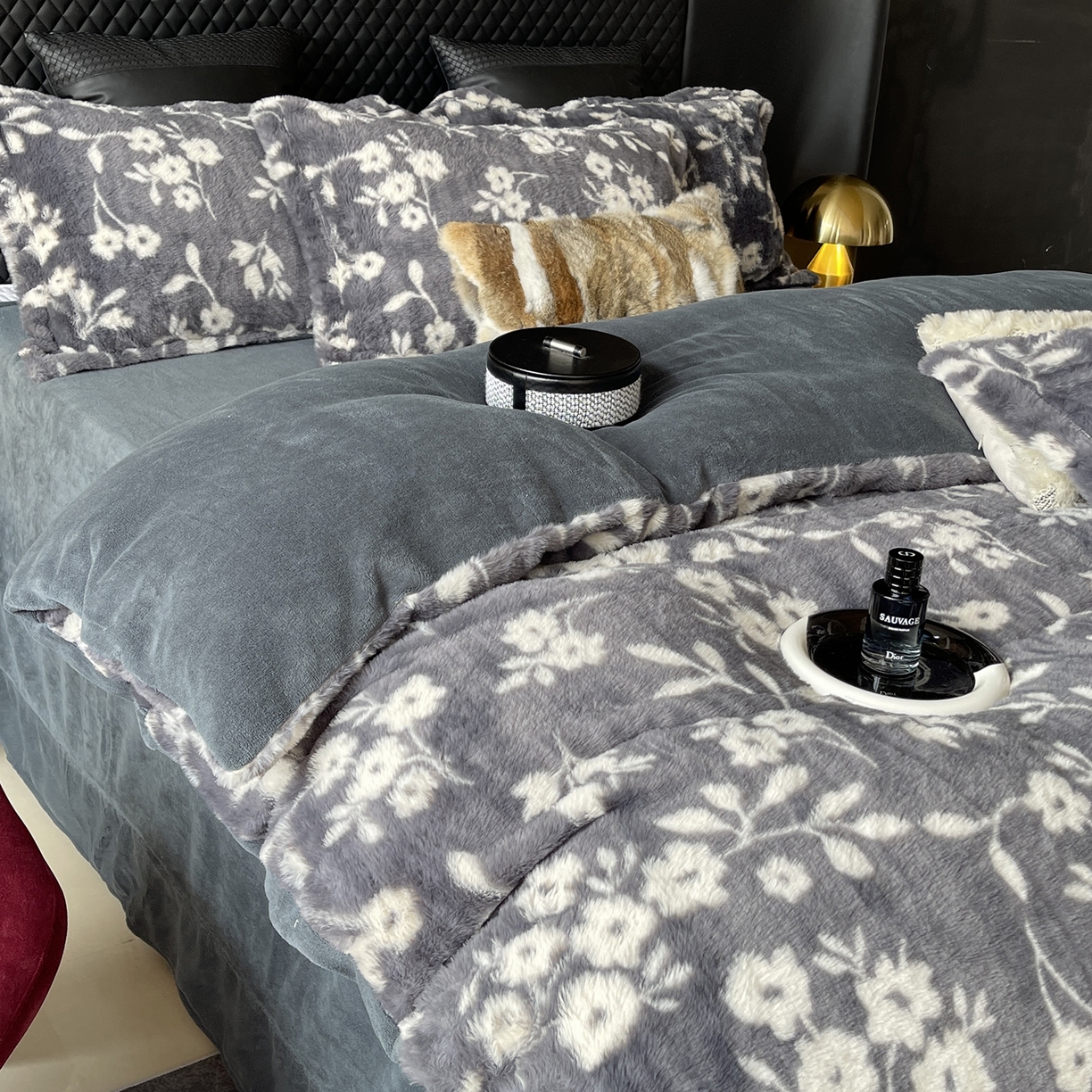 91家纺网 家纺一手货源 找家纺 （总）奈萝家纺 2025新款秋冬加厚皮草级兔绒牛奶绒四件套