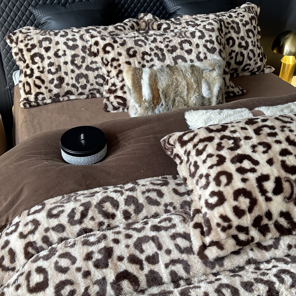 91家纺网 家纺一手货源 找家纺 奈萝家纺 2025新款秋冬加厚皮草级兔绒牛奶绒四件套 豹纹