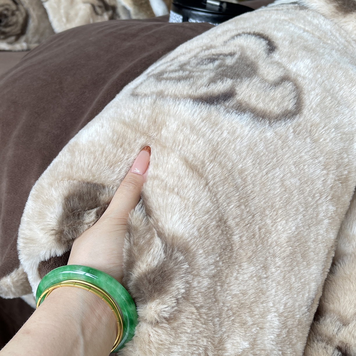 91家纺网 家纺一手货源 找家纺 奈萝家纺 2025新款秋冬加厚皮草级兔绒牛奶绒四件套 玫瑰