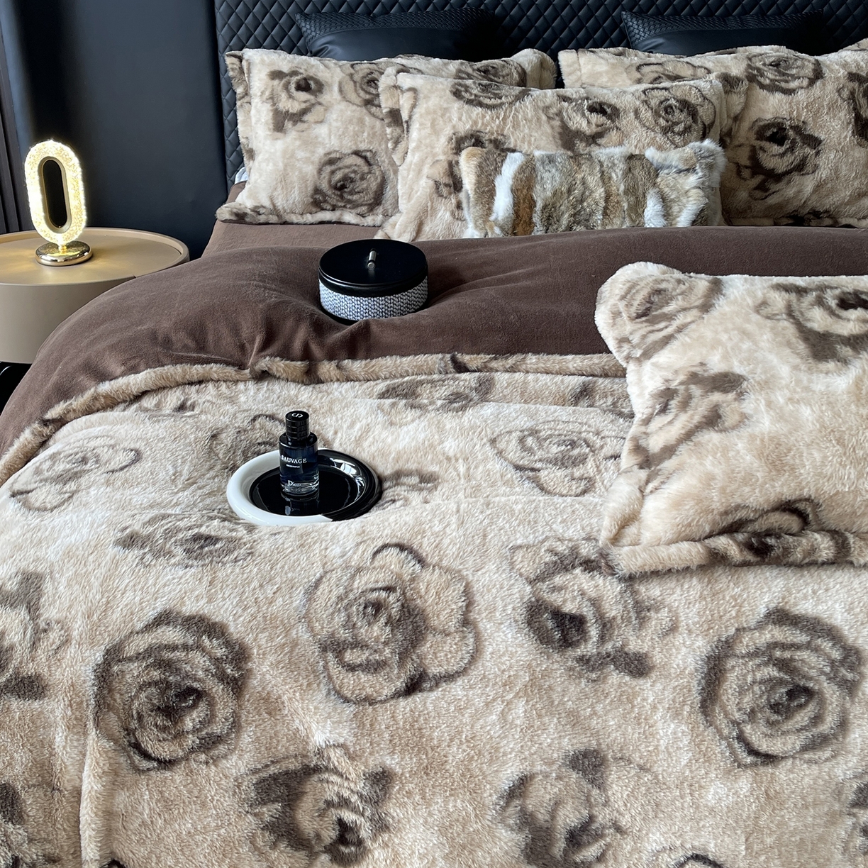 91家纺网 家纺一手货源 找家纺 奈萝家纺 2025新款秋冬加厚皮草级兔绒牛奶绒四件套 玫瑰