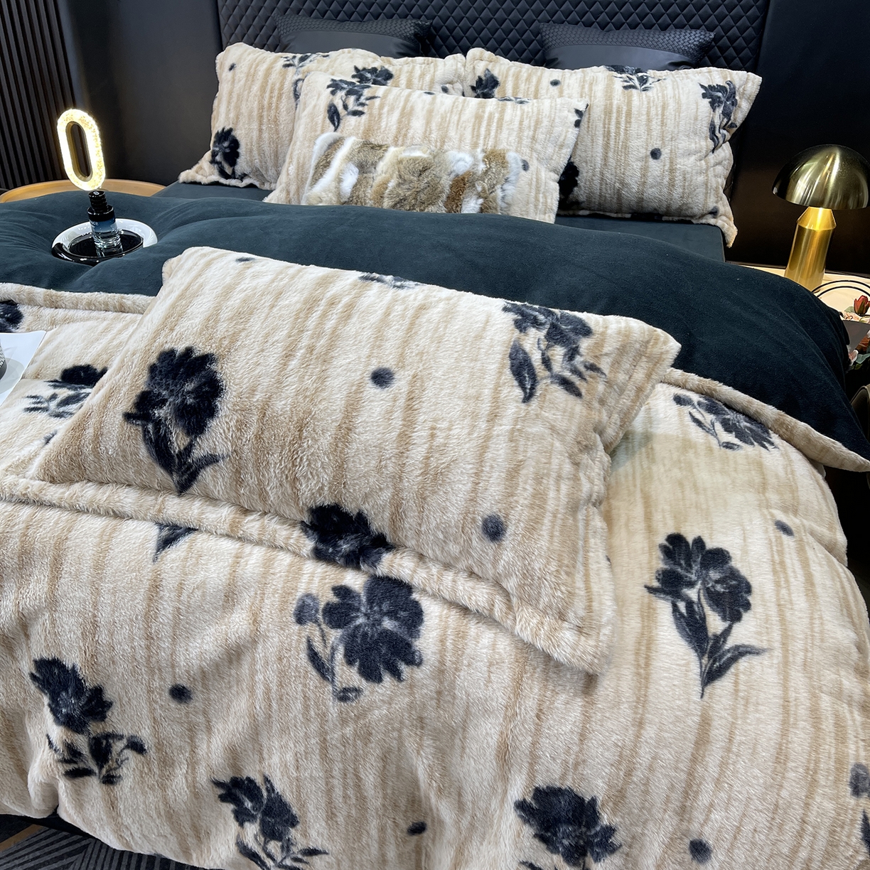 91家纺网 家纺一手货源 找家纺 奈萝家纺 2025新款秋冬加厚皮草级兔绒牛奶绒四件套 沐瑶