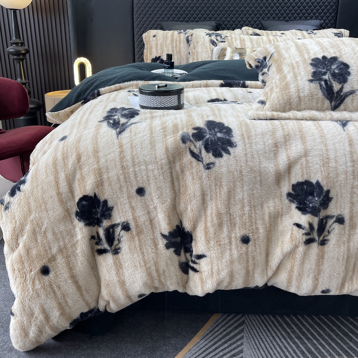 91家纺网 家纺一手货源 找家纺 奈萝家纺 2025新款秋冬加厚皮草级兔绒牛奶绒四件套 沐瑶