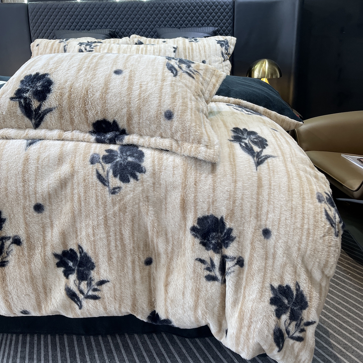 91家纺网 家纺一手货源 找家纺 奈萝家纺 2025新款秋冬加厚皮草级兔绒牛奶绒四件套 沐瑶