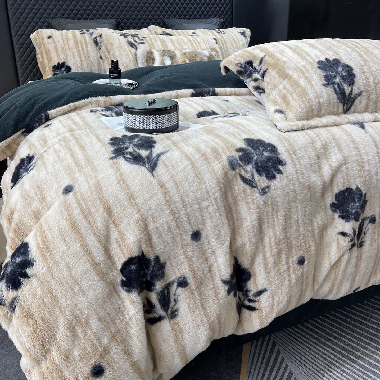 91家纺网 家纺一手货源 找家纺 奈萝家纺 2025新款秋冬加厚皮草级兔绒牛奶绒四件套 沐瑶