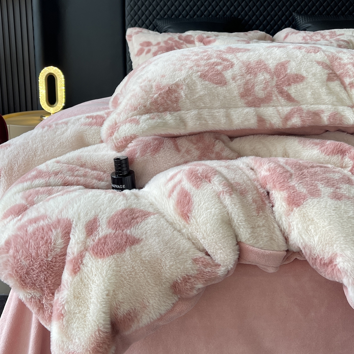 91家纺网 家纺一手货源 找家纺 奈萝家纺 2025新款秋冬加厚皮草级兔绒牛奶绒四件套 念薇