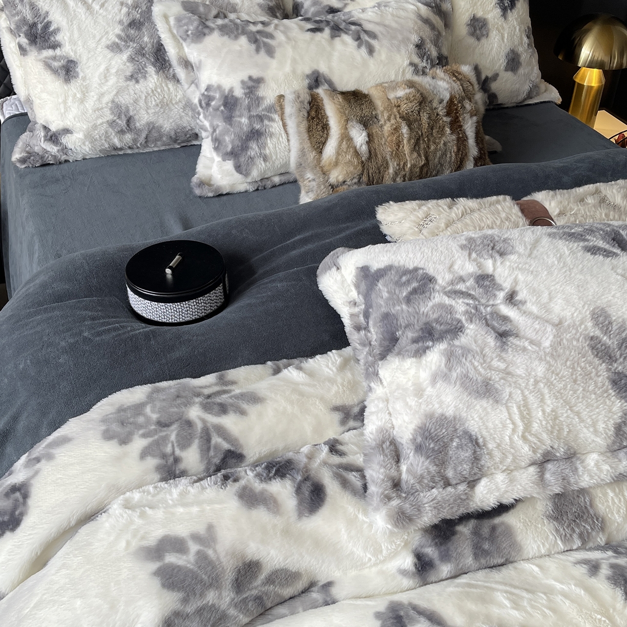 91家纺网 家纺一手货源 找家纺 奈萝家纺 2025新款秋冬加厚皮草级兔绒牛奶绒四件套 罗杰