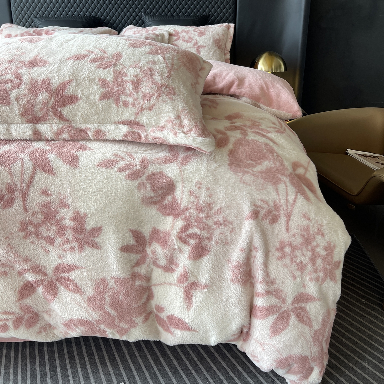 91家纺网 家纺一手货源 找家纺 奈萝家纺 2025新款秋冬加厚皮草级兔绒牛奶绒四件套 念薇