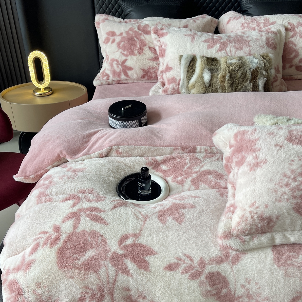 91家纺网 家纺一手货源 找家纺 奈萝家纺 2025新款秋冬加厚皮草级兔绒牛奶绒四件套 念薇