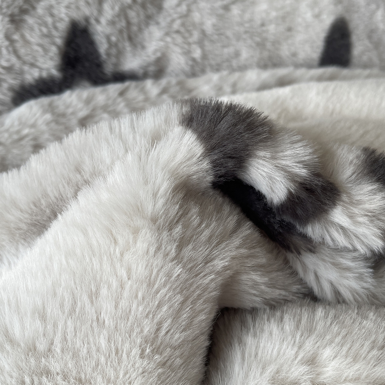 91家纺网 家纺一手货源 找家纺 奈萝家纺 2025新款秋冬加厚皮草级兔绒牛奶绒四件套 路易灰