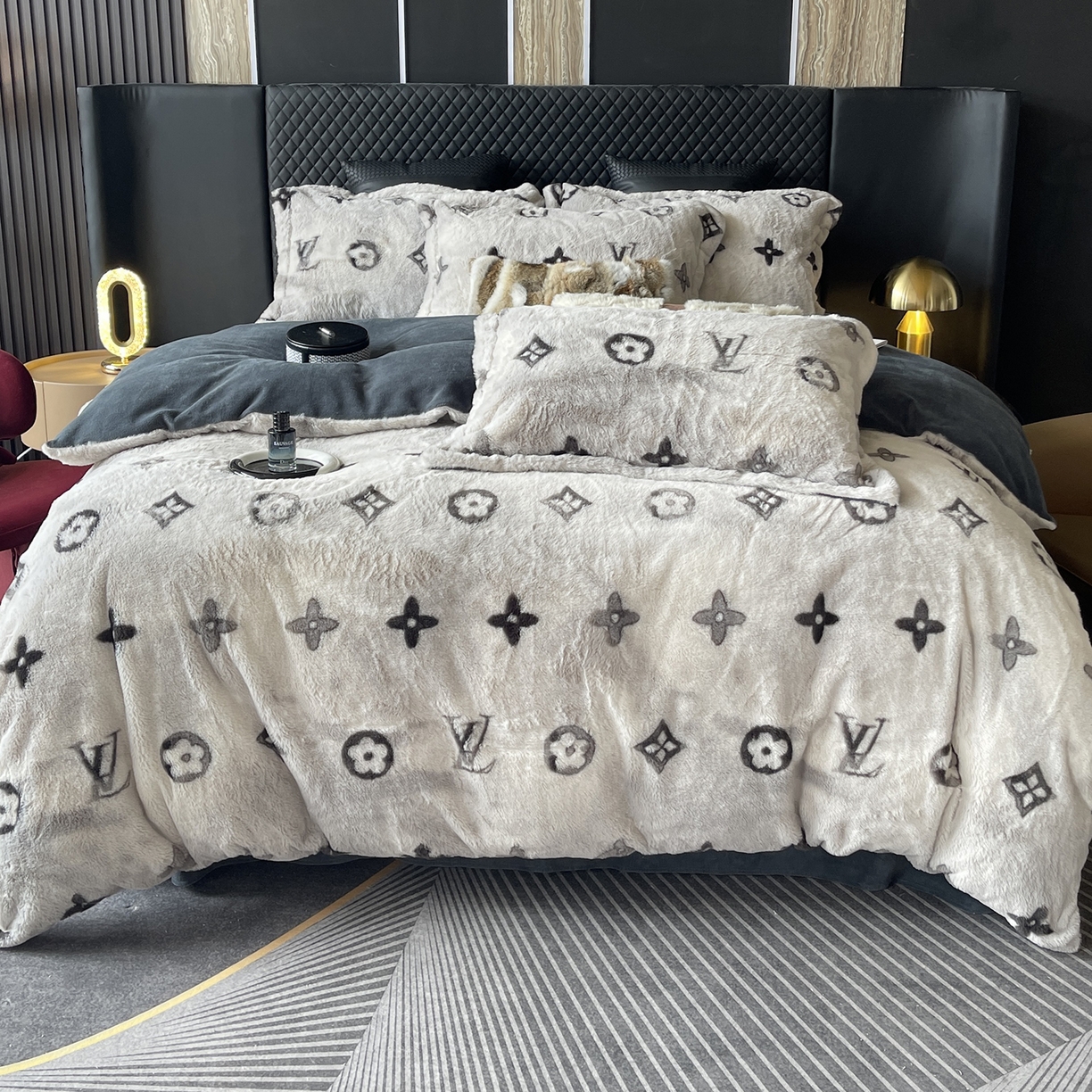 91家纺网 家纺一手货源 找家纺 奈萝家纺 2025新款秋冬加厚皮草级兔绒牛奶绒四件套 路易灰