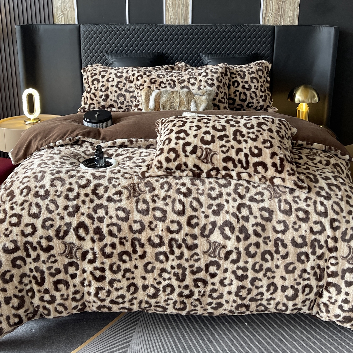 91家纺网 家纺一手货源 找家纺 奈萝家纺 2025新款秋冬加厚皮草级兔绒牛奶绒四件套 豹纹