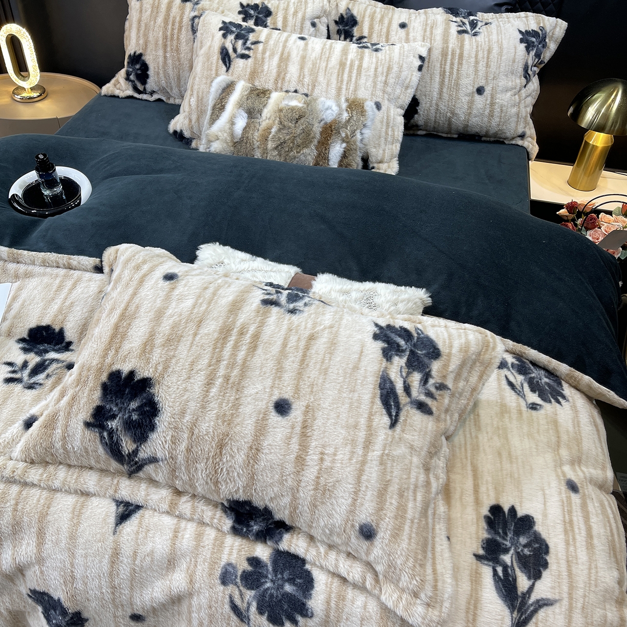 91家纺网 家纺一手货源 找家纺 奈萝家纺 2025新款秋冬加厚皮草级兔绒牛奶绒四件套 沐瑶