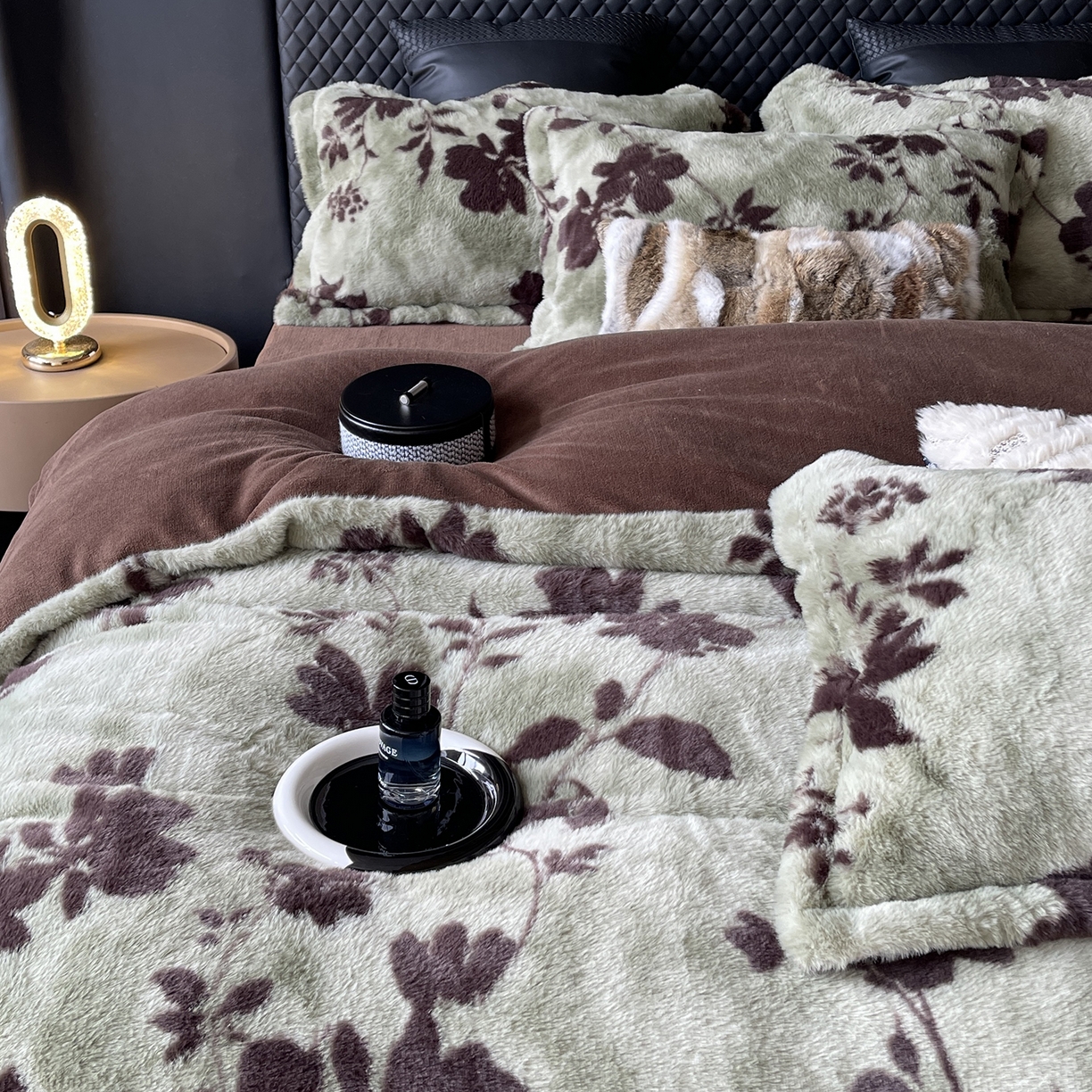 91家纺网 家纺一手货源 找家纺 奈萝家纺 2025新款秋冬加厚皮草级兔绒牛奶绒四件套 贝莉