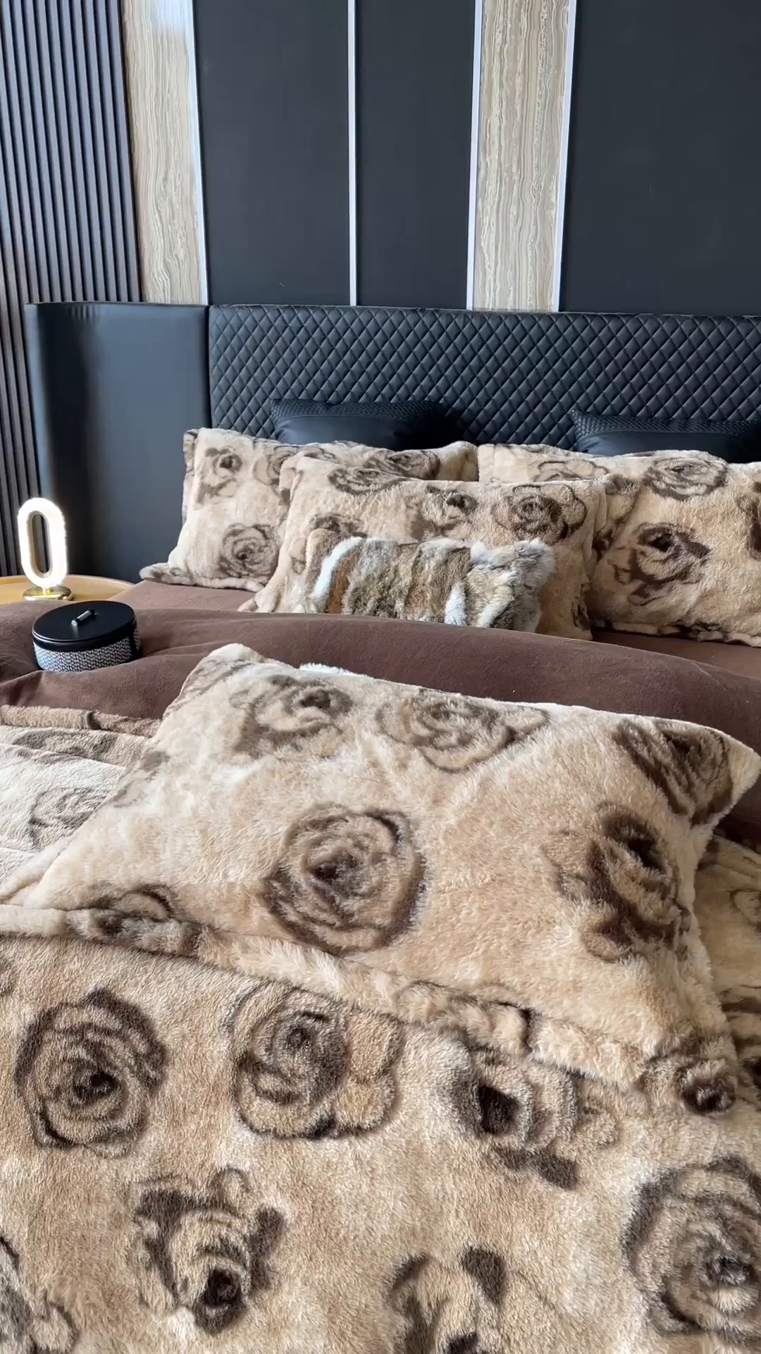 91家纺网 家纺一手货源 找家纺 奈萝家纺 2025新款秋冬加厚皮草级兔绒牛奶绒四件套 玫瑰